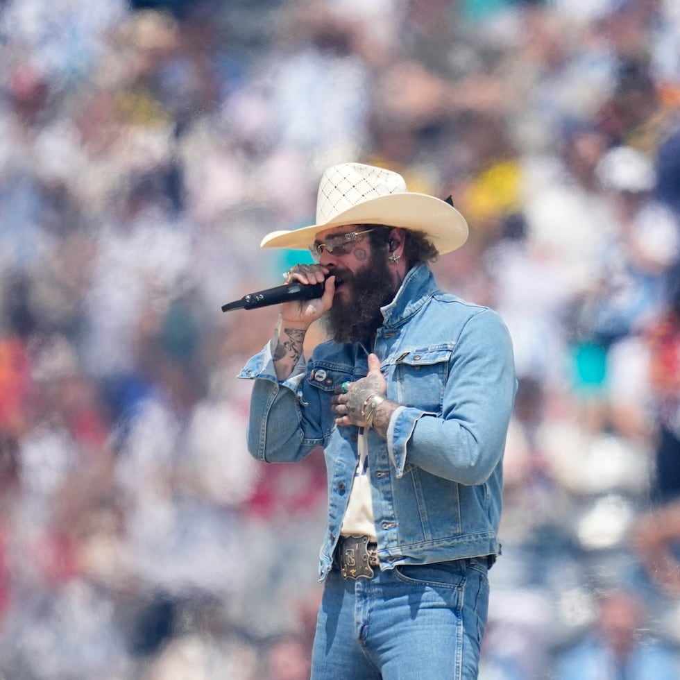 Post Malone cantó su tema "Chrome Heartbreaker".