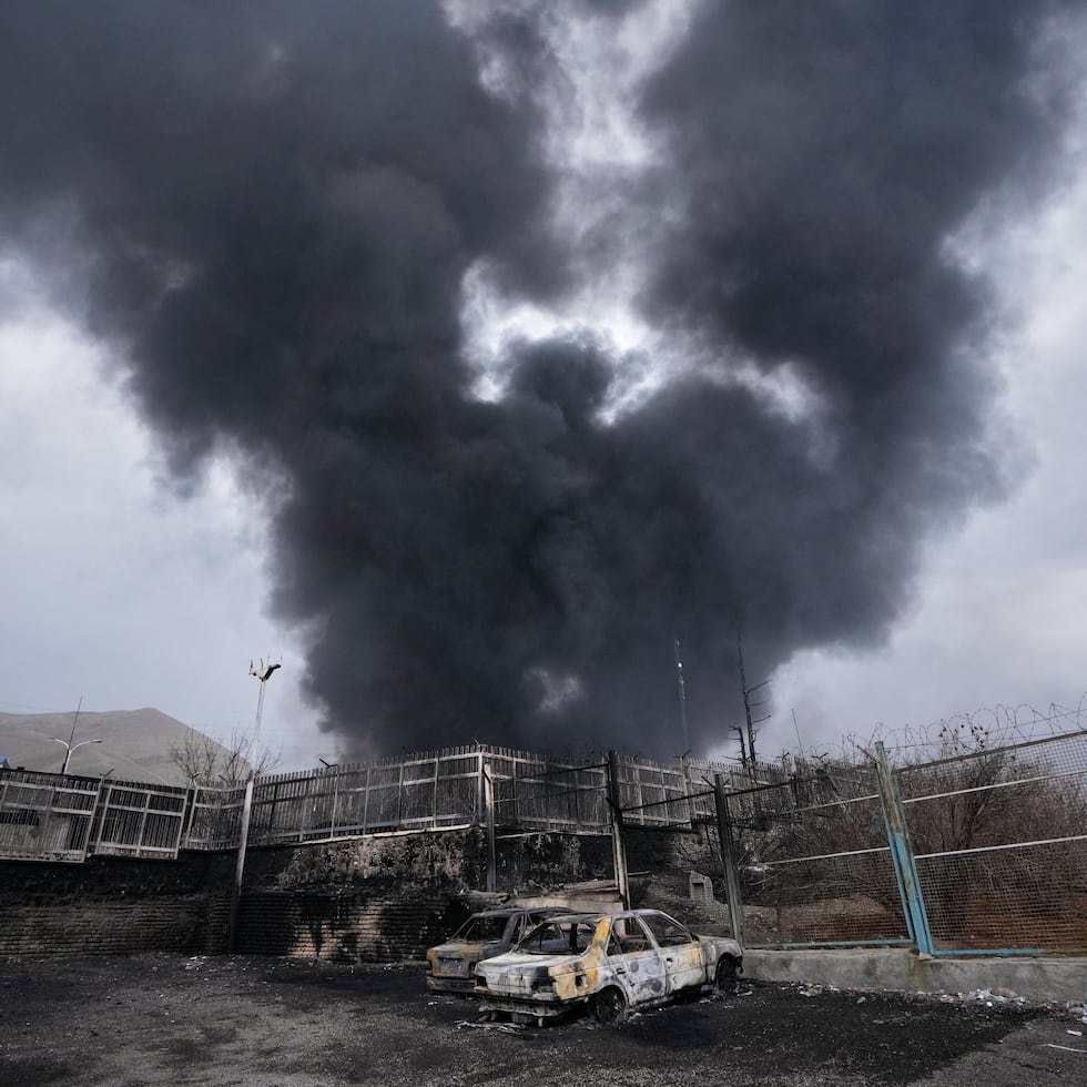 Aproximadamente 15 millones de barriles de crudo —alrededor del 20% del petróleo mundial— suelen transportarse cada día a través del estrecho de Ormuz.