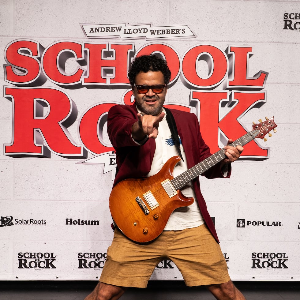 Juan Pablo Díaz como Dewey.