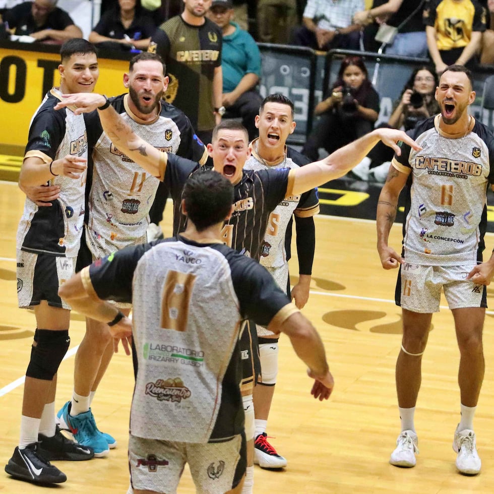 Los Cafeteros de Yauco afrontan el cuarto juego de la final en ventaja de 2-1 frente a los bicampeones defensores Caribes de San Sebastián.