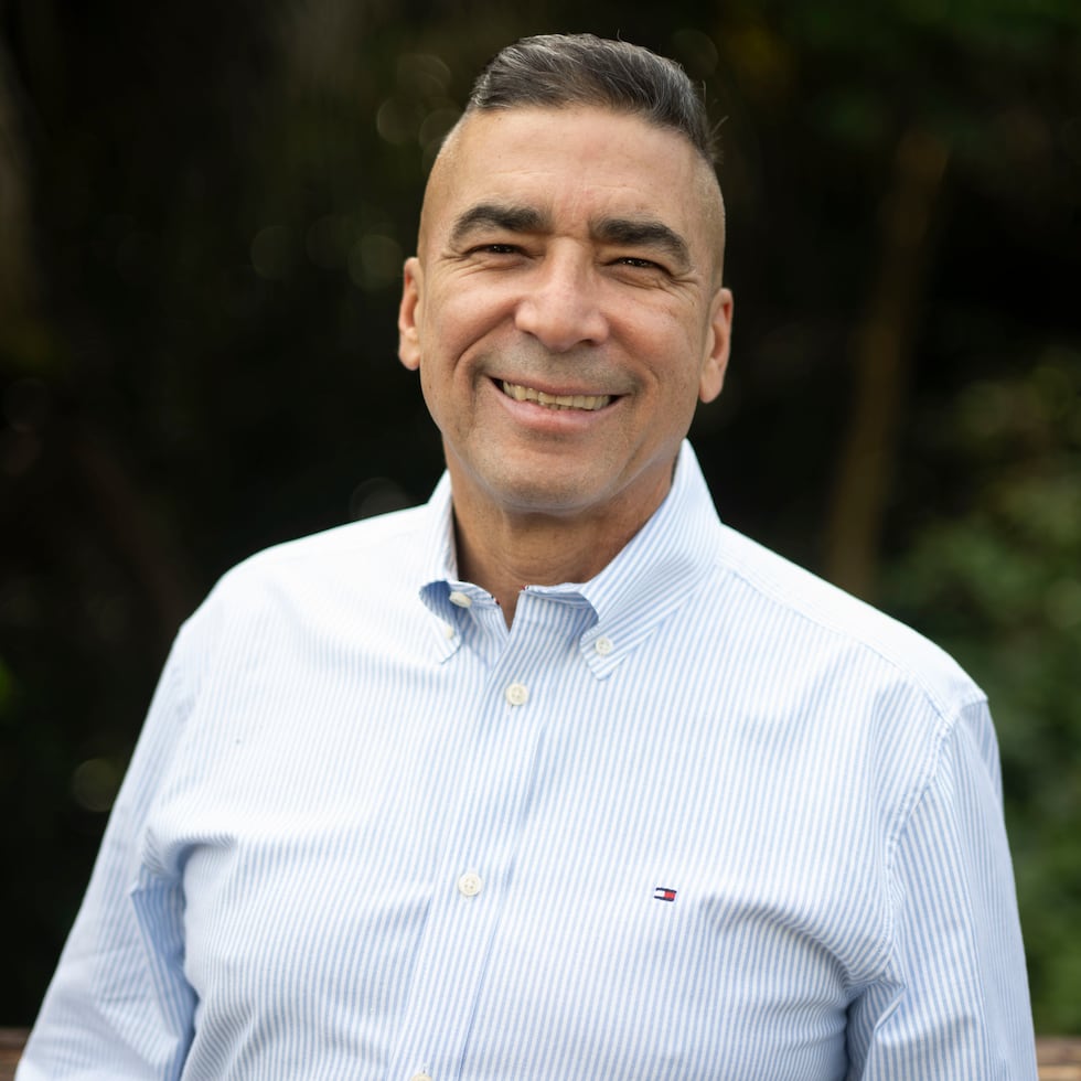 Tras recuperarse de tratamientos contra el cáncer, Ferdinand Pérez regresa al set del programa 'Jugando pelota dura'.