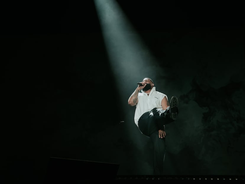 Eladio Carrión regresó a los escenarios de Puerto Rico este 8 de mayo con una presentación en el Coliseo tras el lanzamiento de su nuevo álbum titulado "CORSA".