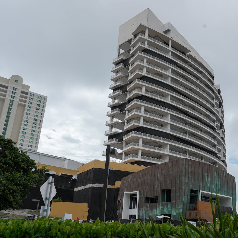 El icónico hotel Mandarin Oriental de Miami, uno de los más lujosos de Estados Unidos, será demolido el próximo domingo para dejar paso a la construcción de una torre inmobiliaria que incluirá viviendas con una inversión de 1.000 millones de dólares, casi un año después de su cierre.