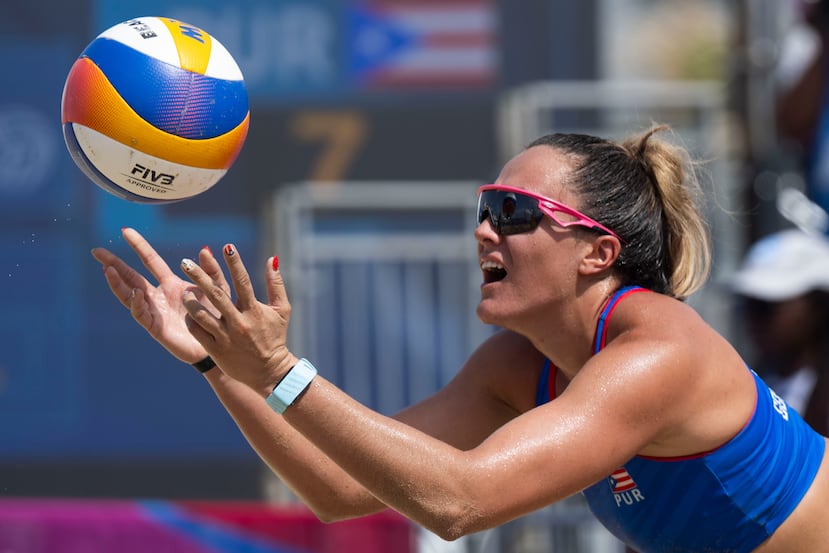 María González, de Puerto Rico, inicia el movimiento para un servicio.