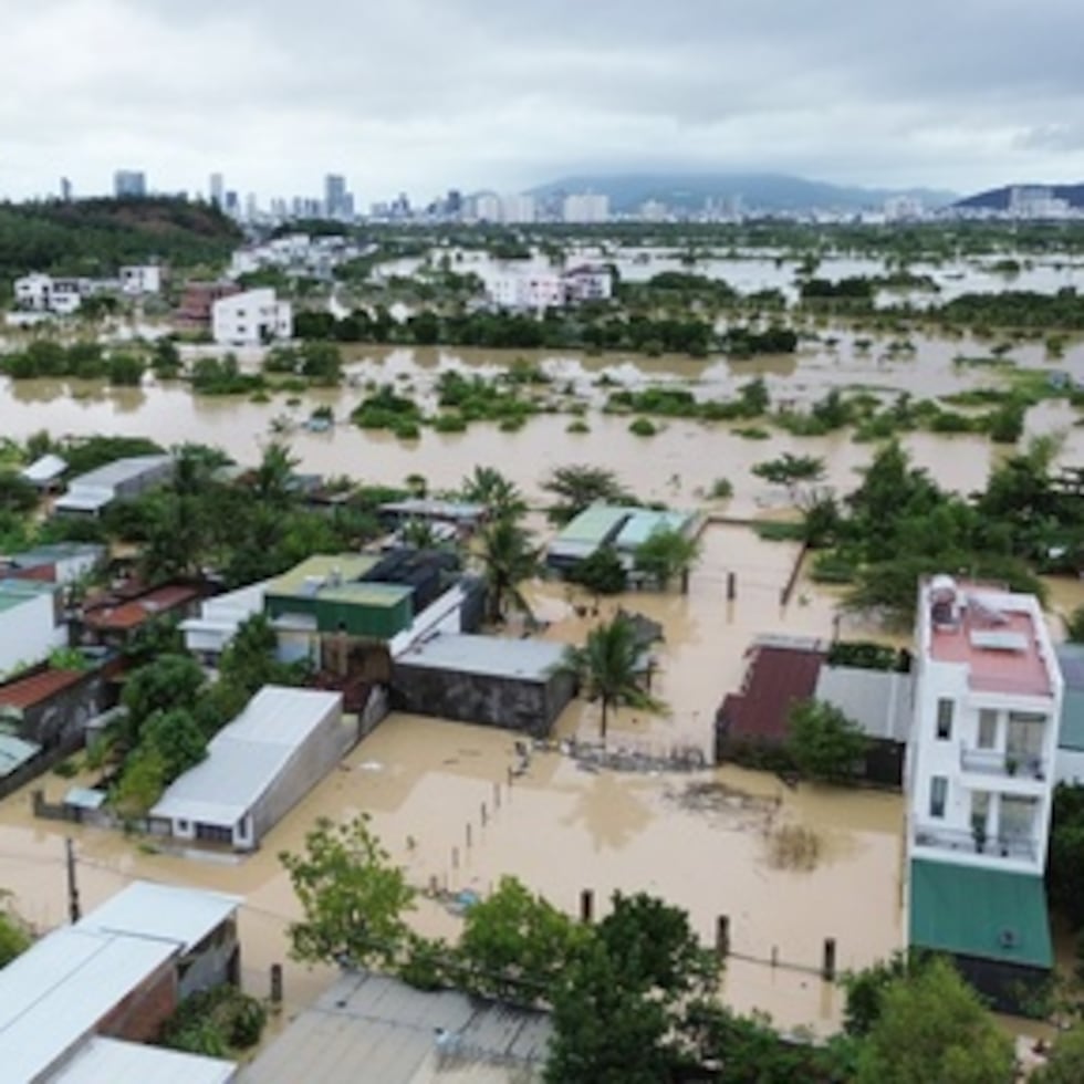 Casas sumergidas por las inundaciones en Khanh Hoa, Vietnam, 20 de noviembre de 2025. (Nguyen Huy Thanh/VNA vía AP)
