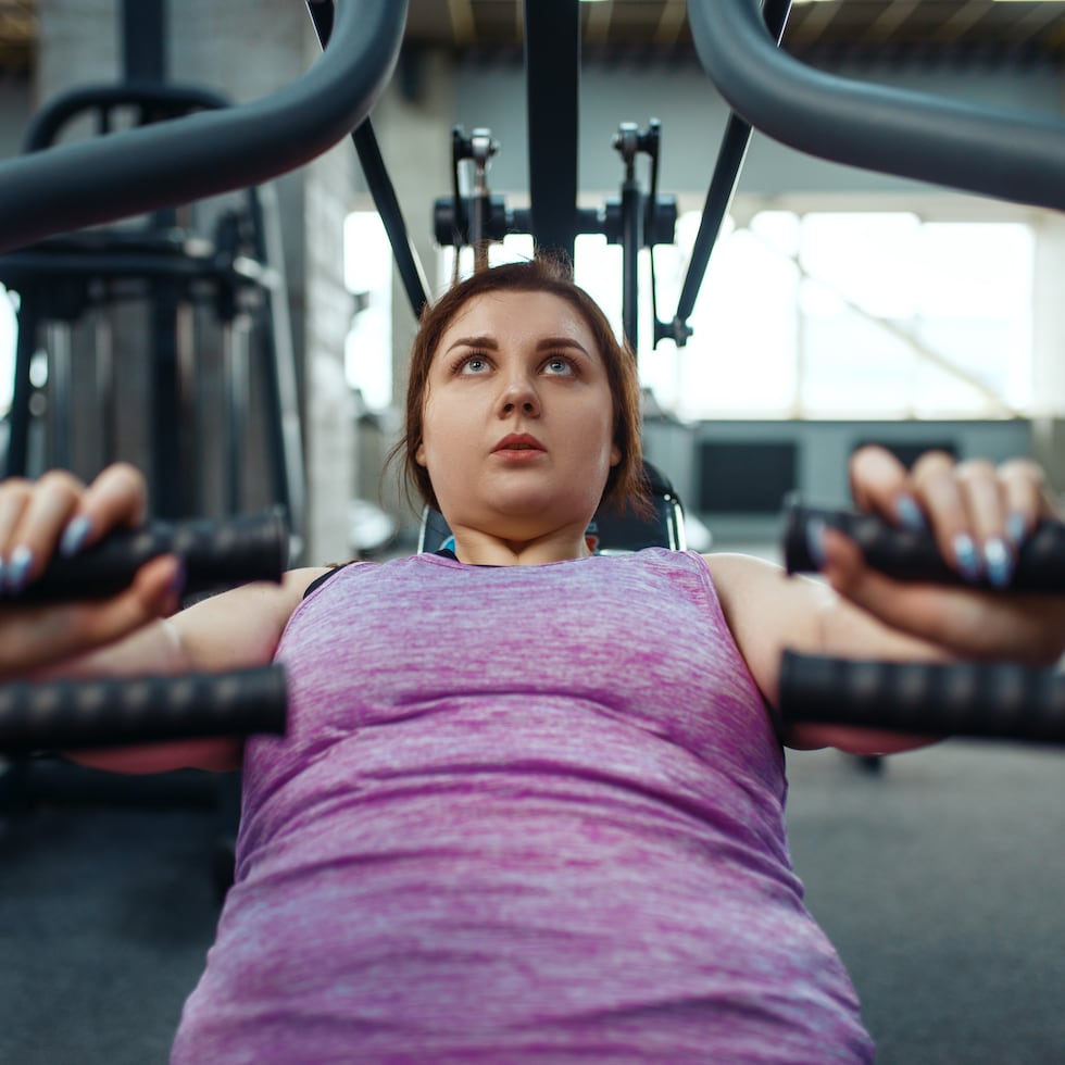 La consultora explicó que la reducción de estrógenos incrementa la acumulación de grasa alrededor de los órganos vitales y que la pérdida de masa muscular enlentece el metabolismo.