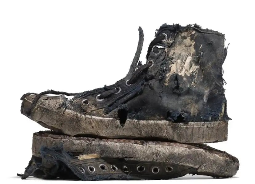Parte de la colección "Destroyed" de Balenciaga