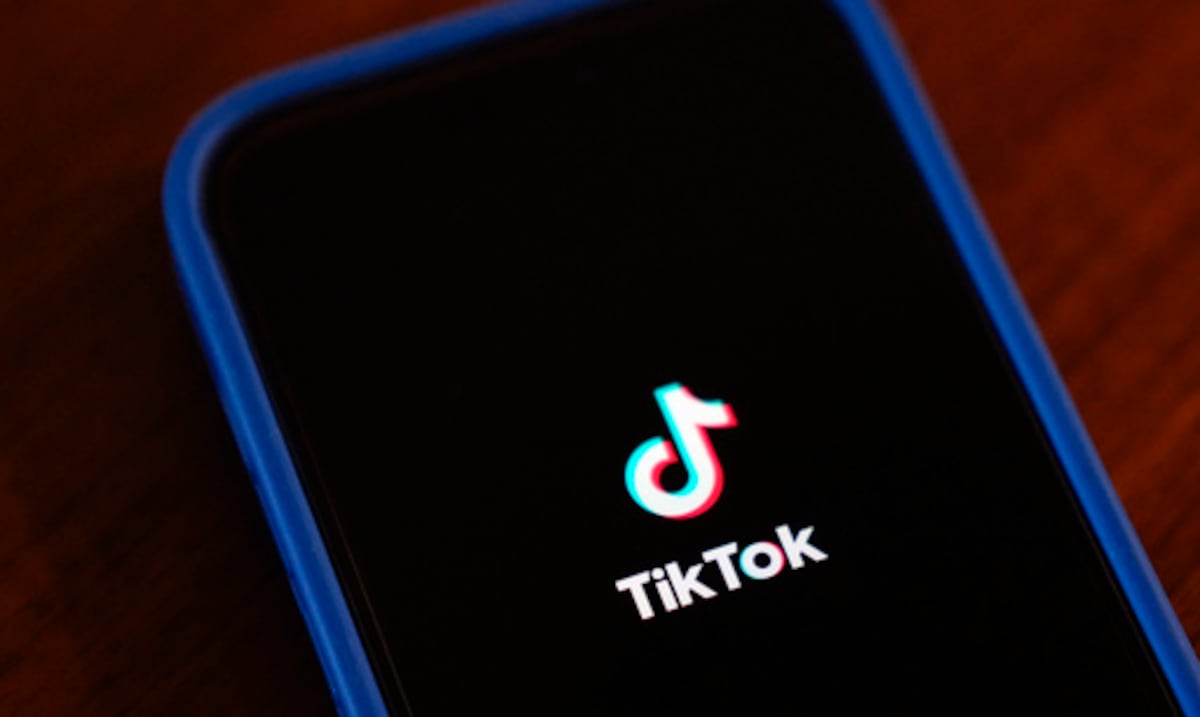 “Trabajo de brujería” por TikTok: mujer alega que perdió $4,500 tras ser estafada