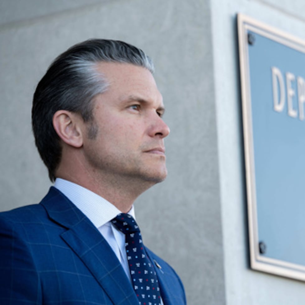 El anuncio de Hegseth se dio en momentos en que Israel y Estados Unidos intensificaron el miércoles sus bombardeos contra las fuerzas de seguridad iraníes y otros símbolos de poder.