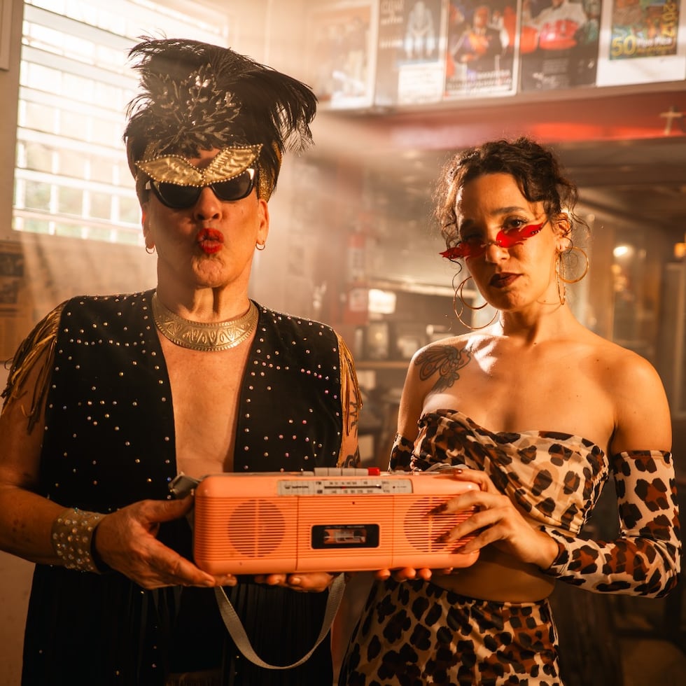 Víctor Alicea e iLe en el clip de "Pepito".