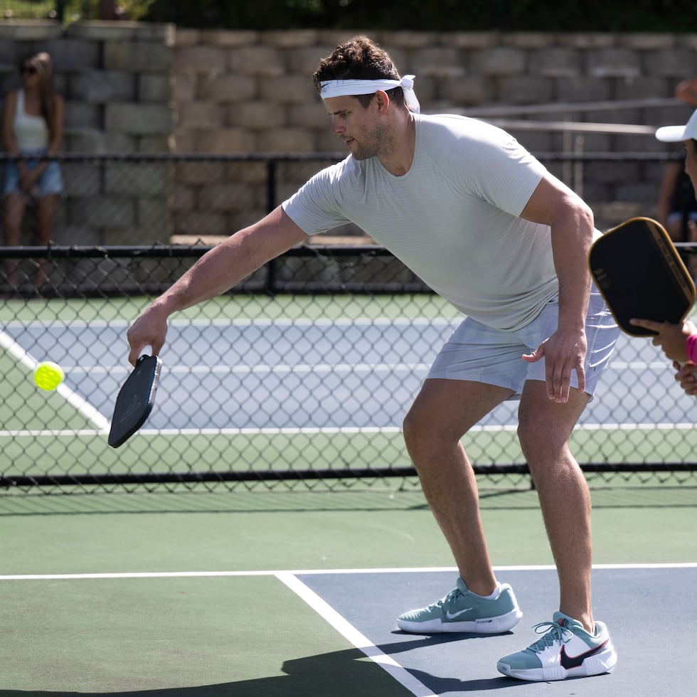 Participaron del torneo varios exatletas profesionales, incluyendo Kris Humphries, exjugador de la NBA.