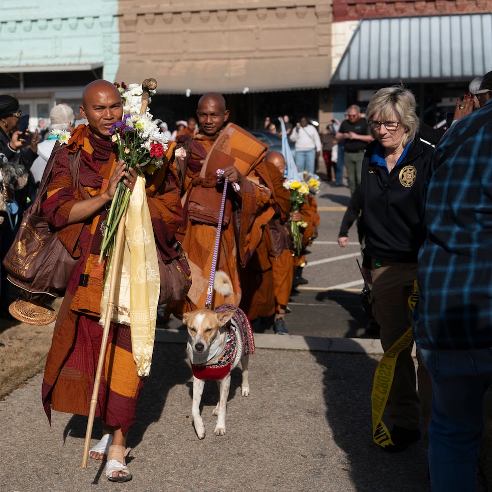 Bhikkhu Pannakara junto a Aloka cuando llegaron a Saluda.