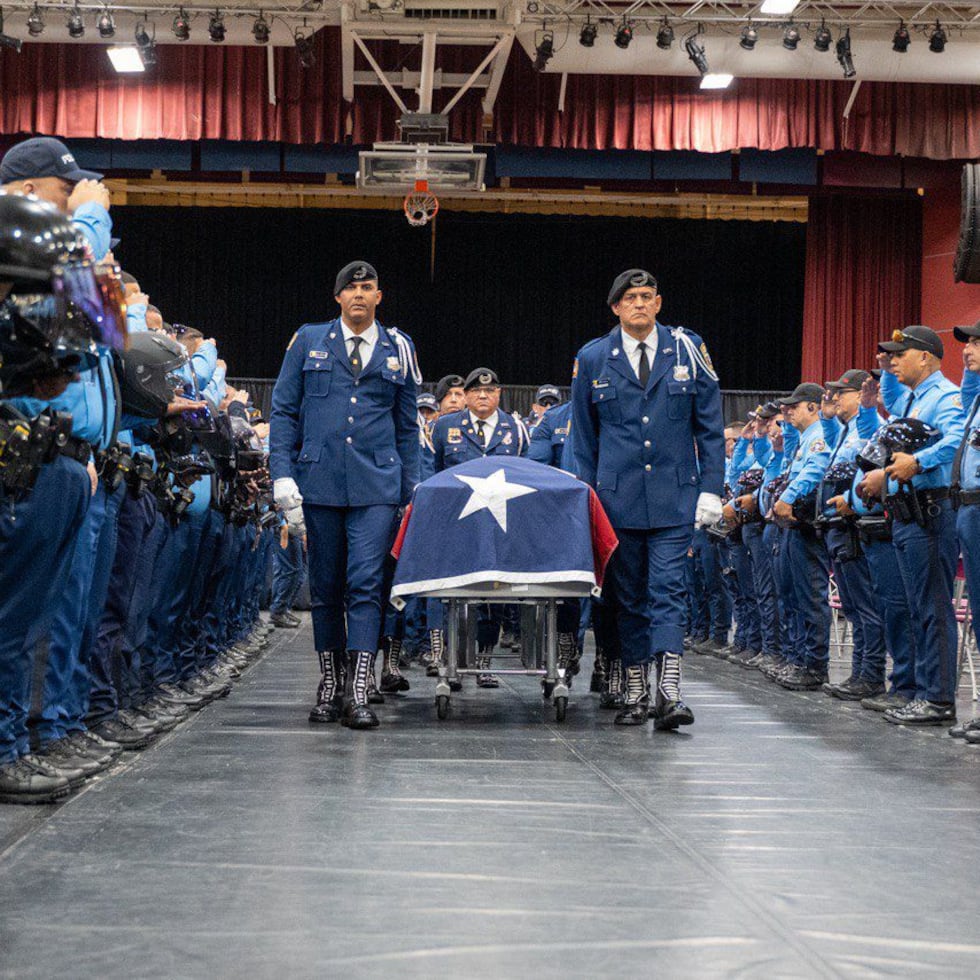 La comitiva fúnebre de Morales Aponte partió a la 1:00 p.m.