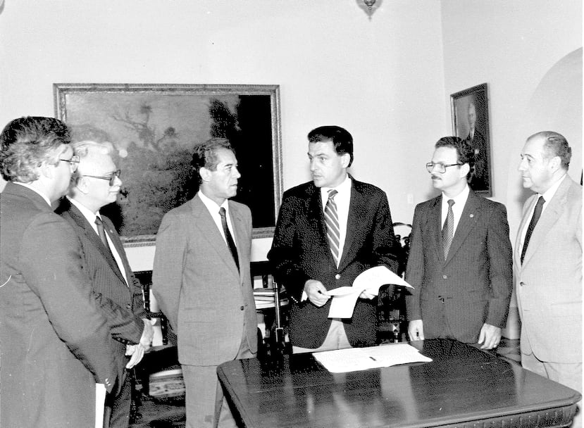 Firma de la Ley de Educación Continuada.