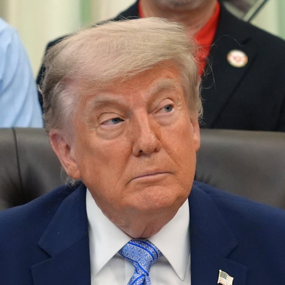 El presidente de Estados Unidos, Donald Trump, asiste a un acto sobre aliviar la normativa de refrigerantes en la Oficina Oval, en la Casa Blanca, el 21 de mayo de 2026, en Washington.