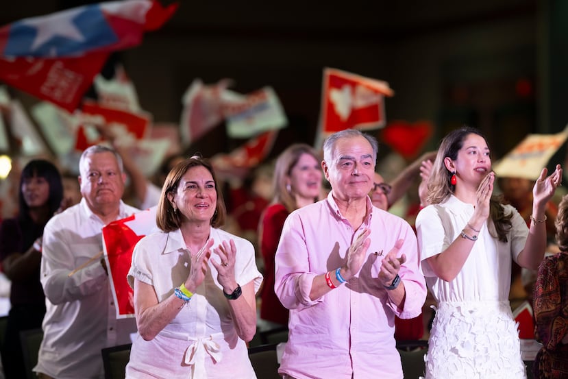 Hernández Rivera estuvo acompañado por sus padres, José Alfredo Hernández Mayoral y Ana Patricia Rivera, y su esposa, Mónica Teresa Pascual Mercado.