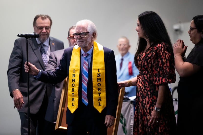 Chu García durante su exaltación al Salón de la Fama del Deporte Puertorriqueño en 2023.