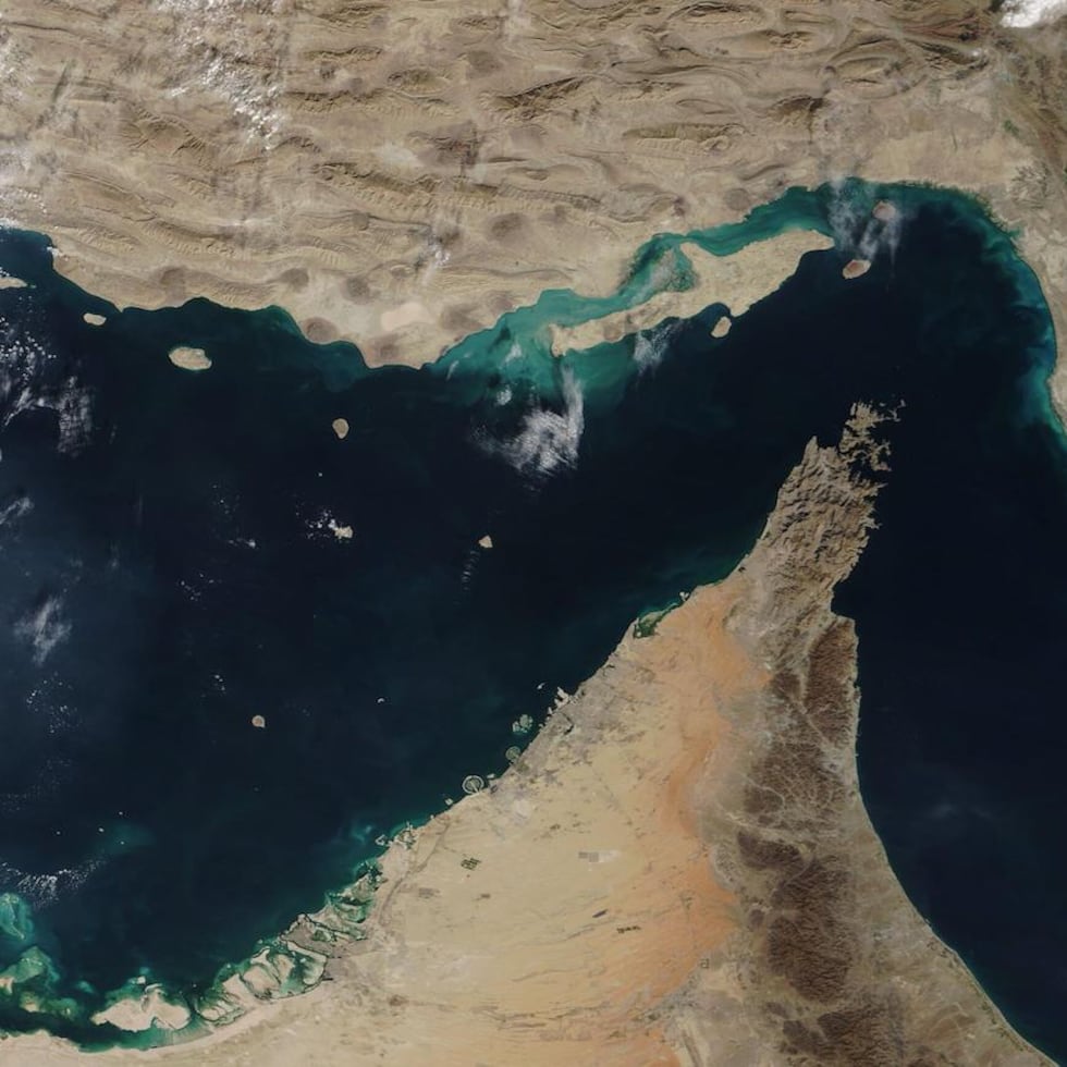El bloqueo del paso por parte de la Guardia Revolucionaria iraní fue una de las respuestas de Teherán a la ofensiva estadounidense e israelí iniciada contra su país el pasado 28 de febrero.