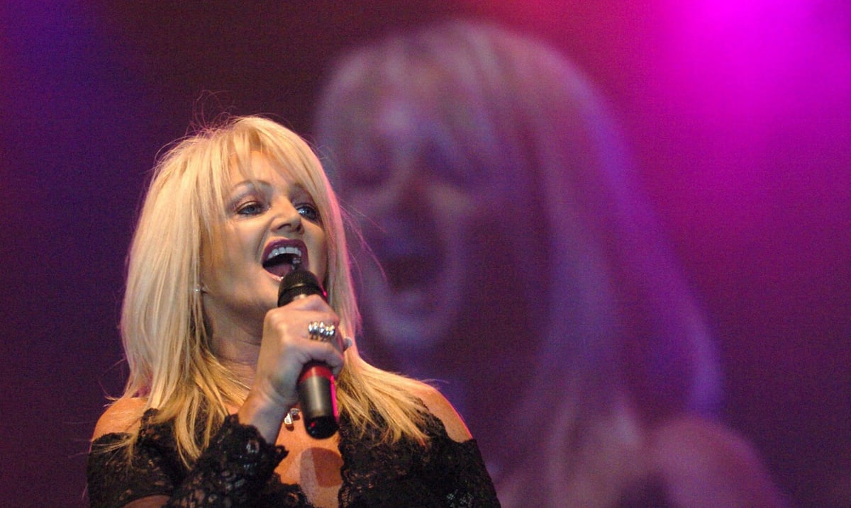 En coma inducido la cantante británica Bonnie Tyler tras someterse a una cirugía