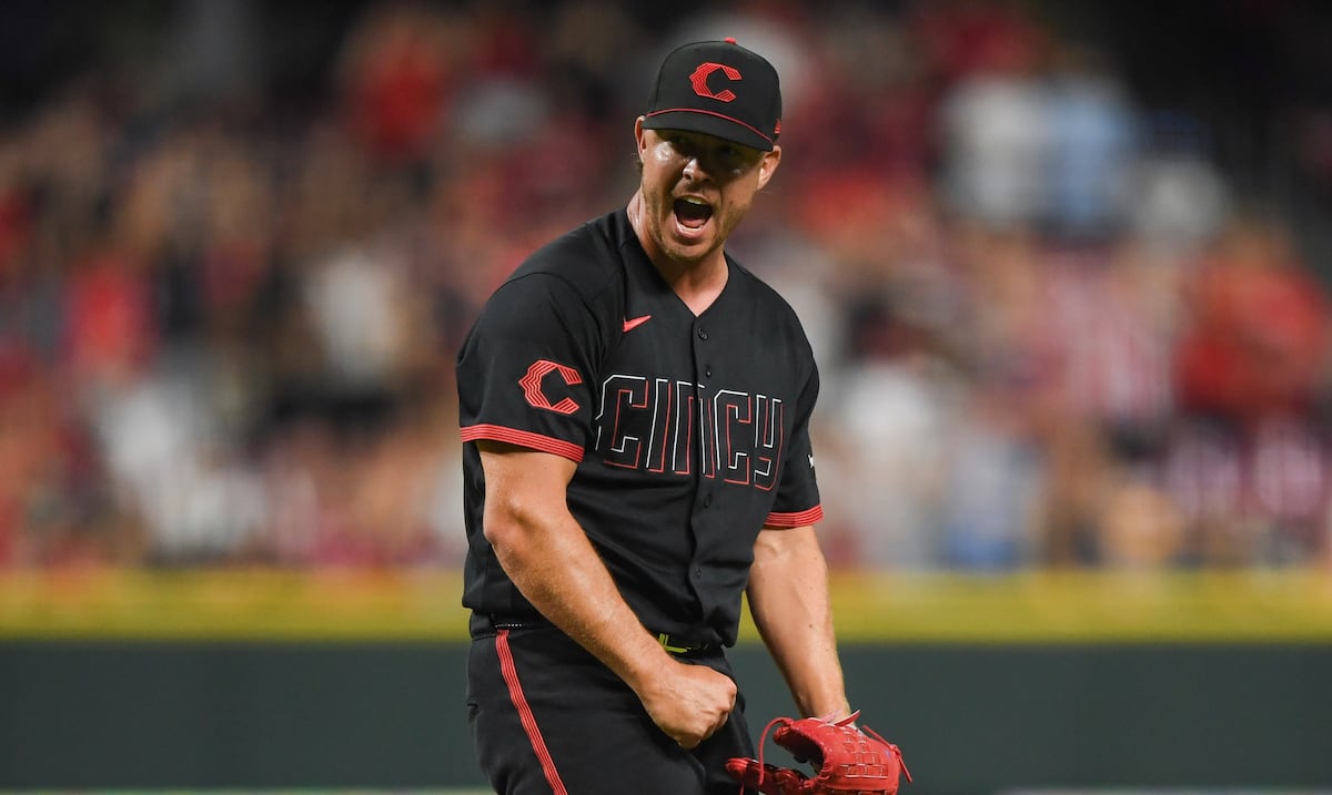 Emilio Pagán cierra julio con cinco salvados y marca récord de 4-1 con los Reds