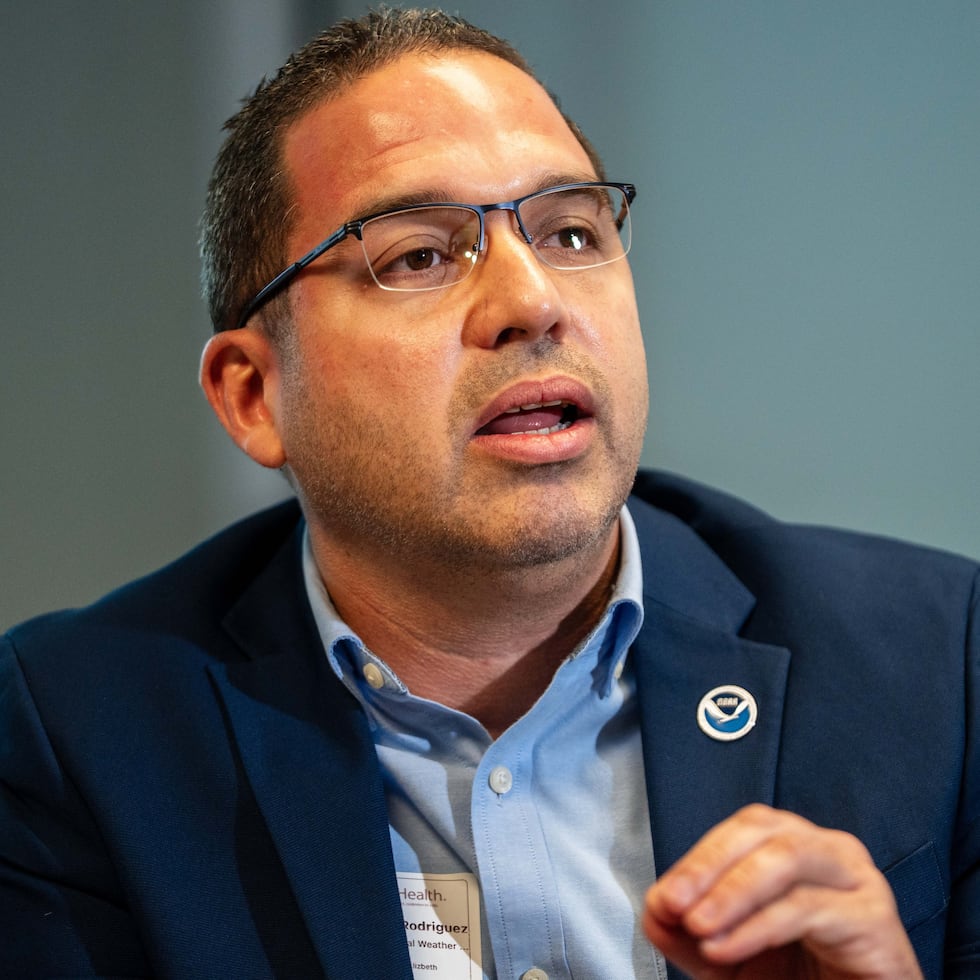 Starting September 1, the SNM will expand its heat advisories and extreme heat warnings to all of Puerto Rico. Pictured is Ernesto Rodríguez, director of the federal agency in San Juan.