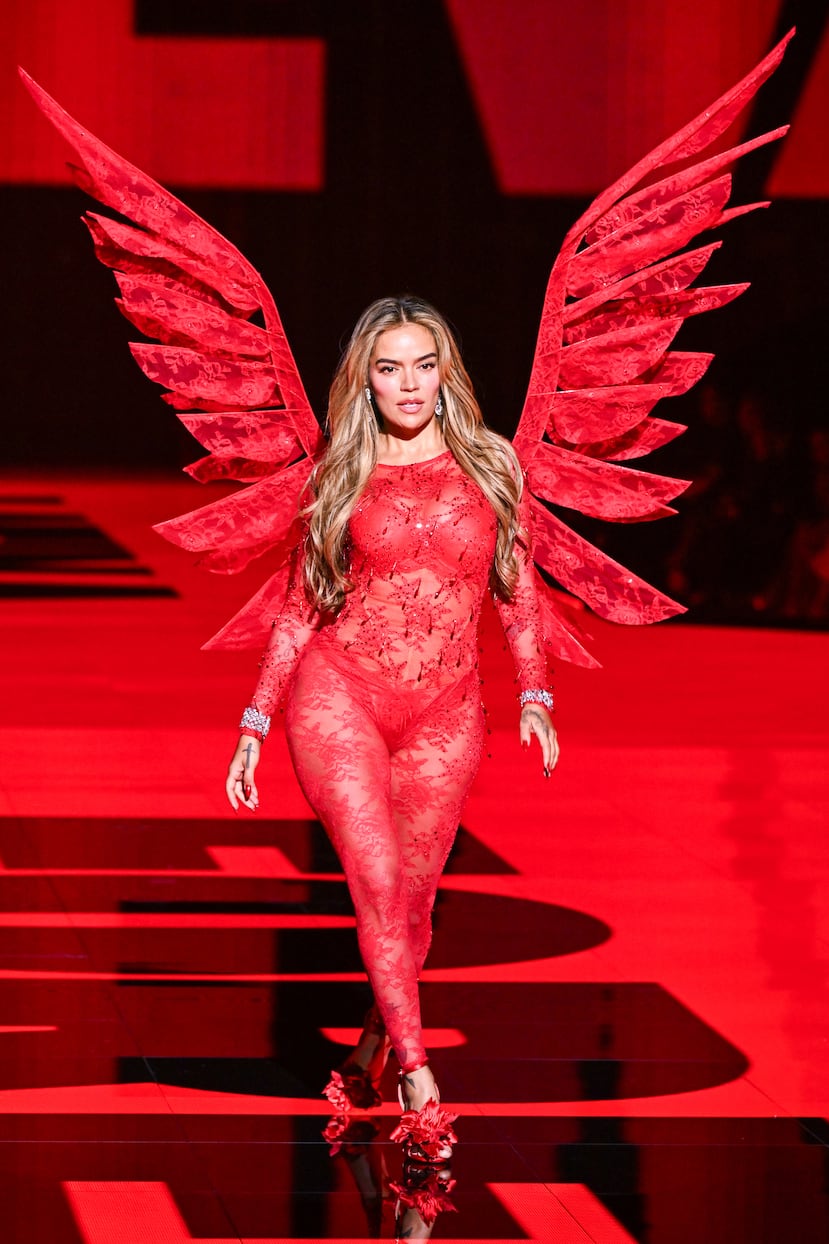 Karol G en el Victoria's Secret Fashion Show 2025.