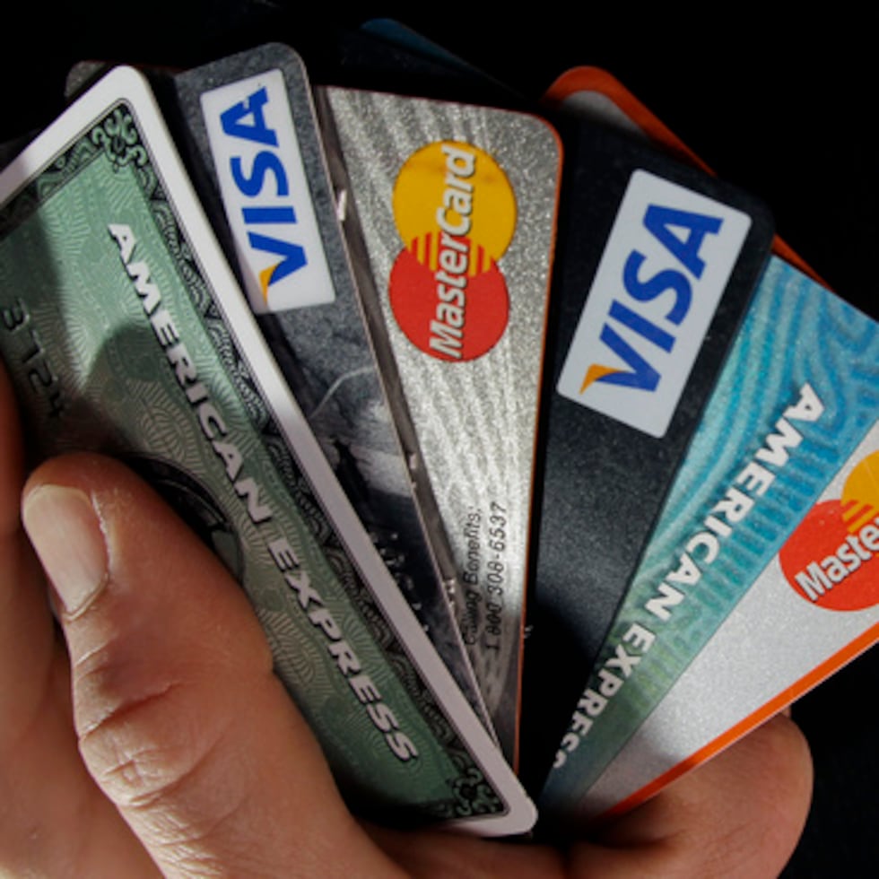 Un proyecto que buscaba prohibir expresamente el cobro de tarifas adicionales al pagar con tarjetas de crédito no prosperará en el Senado, luego de que las comisiones que evaluaron la medida radicaron un informe negativo a la iniciativa.