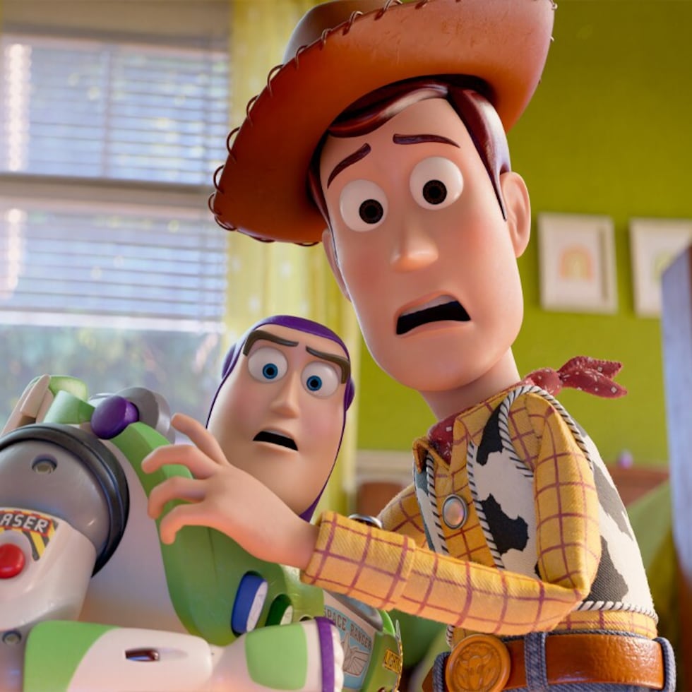Además de tener nuevos personajes, "Toy Story 5" marca el regreso delos protagonistas Buzz Lightyear (Tim Allen), a la izquierda, y de Woody (Tom Hanks), a la derecha.