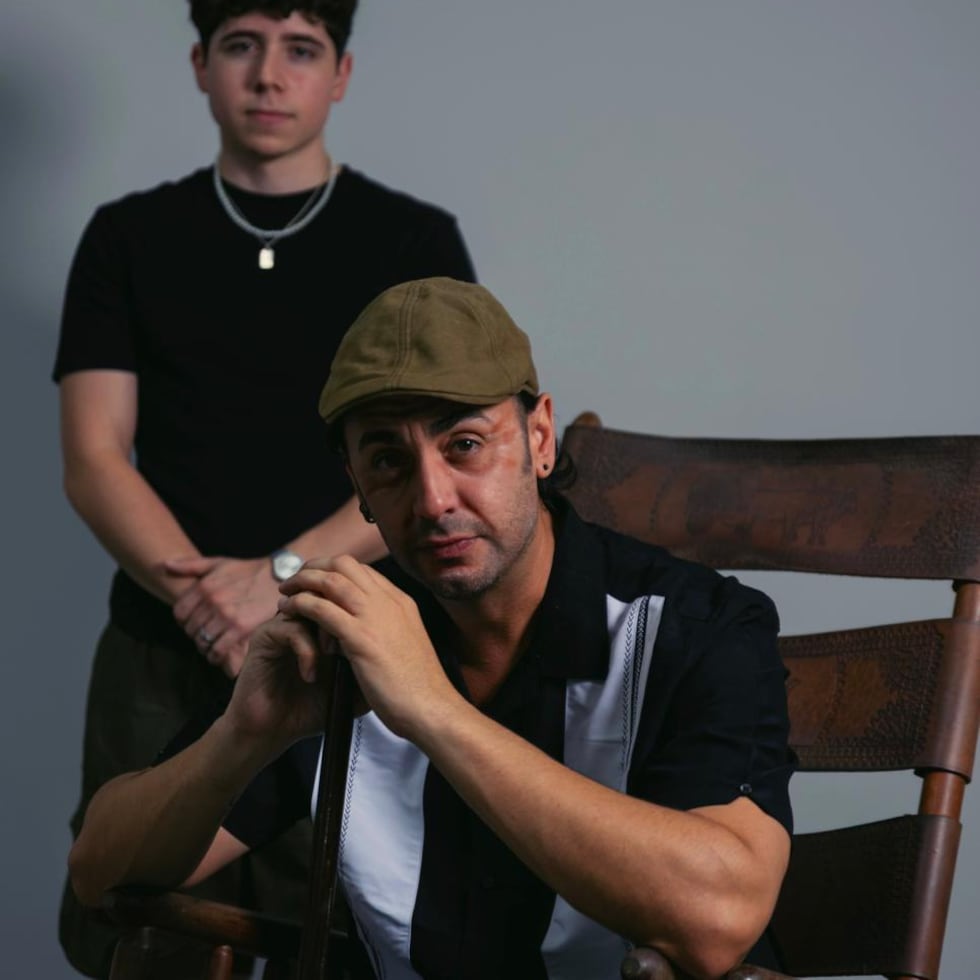 Los actores protagonizan la obra "Ya en mi tierra no es lo mismo".