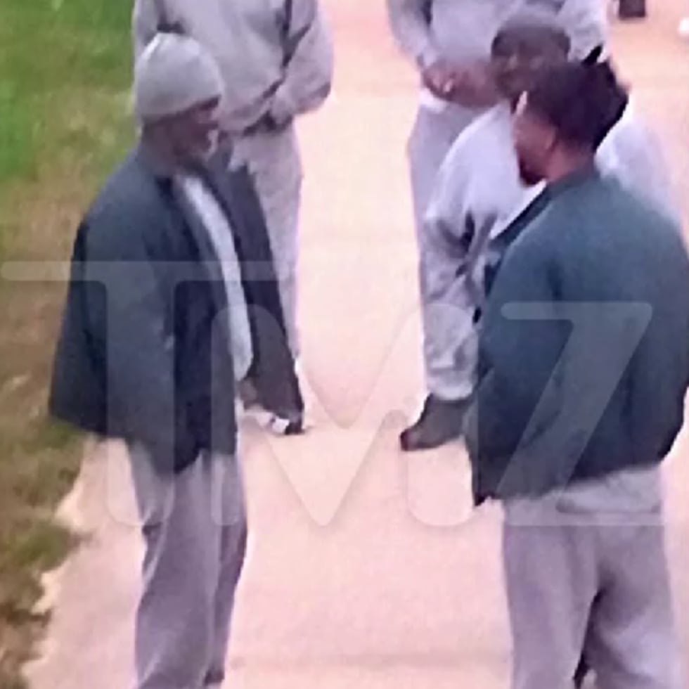 Aunque existen fotografías auténticas como estas, de P Diddy en el penal FCI Fort Dix, en Nueva Jersey, no coinciden con las que recientemente se han hecho virales, según el medio.