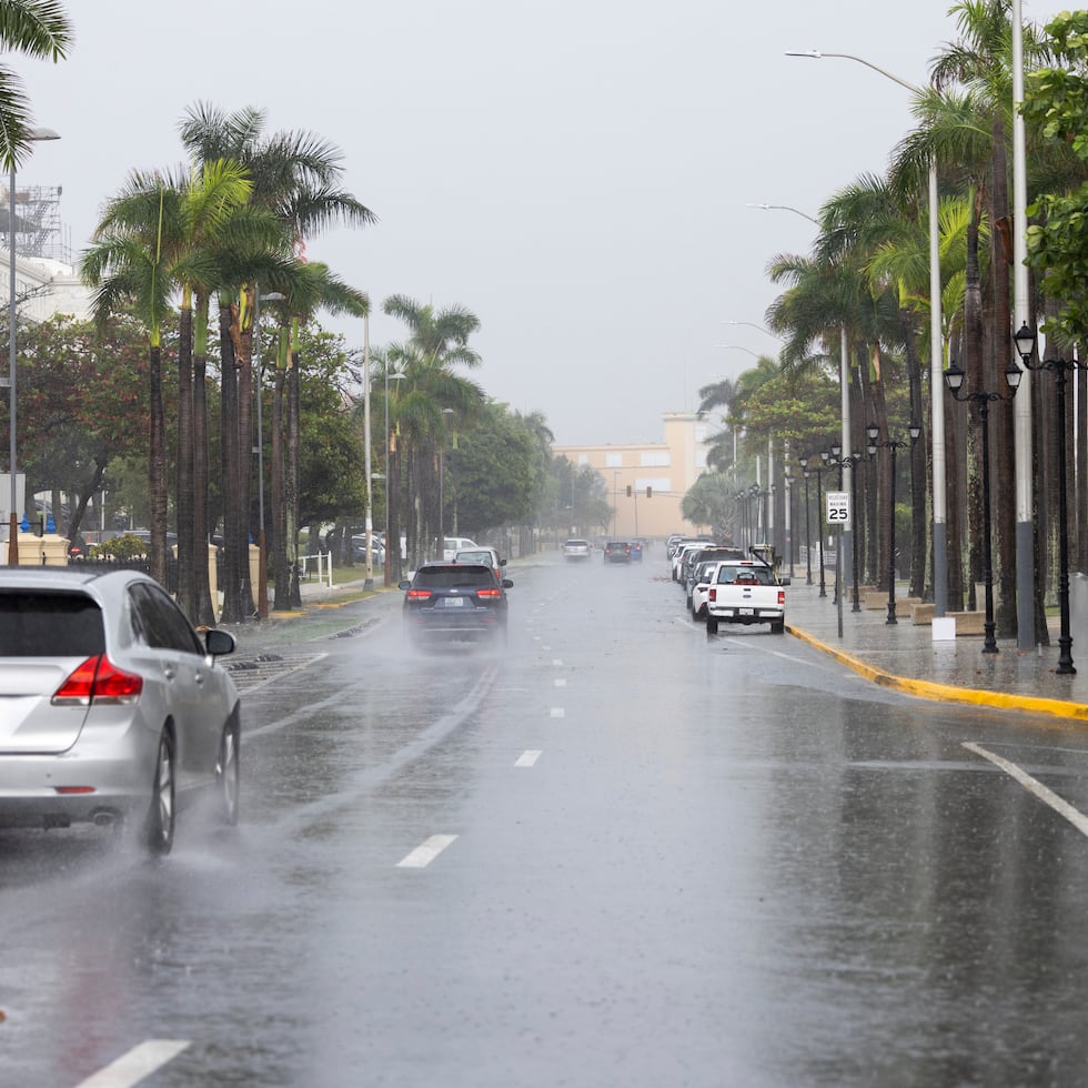 Durante la noche, se espera el paso de otra masa de aire más húmeda, que podría generar aguaceros adicionales sobre la mitad este del país.