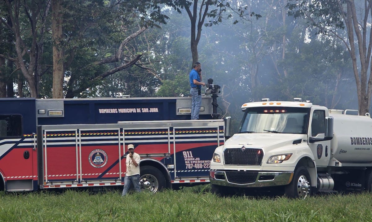 Bomberos extinguen en un 95% el incendio forestal en los terrenos del Jardín Botánico de Río Piedras