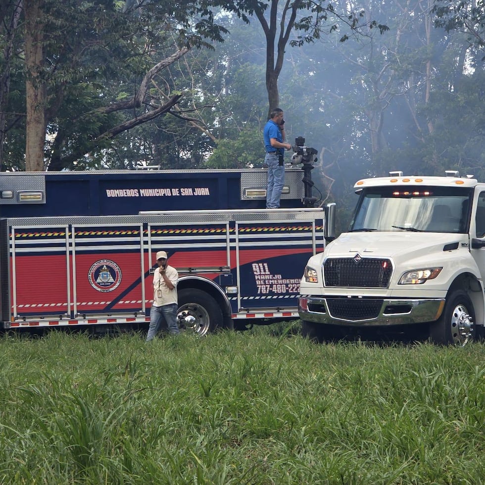 El incendio forestal, el segundo en afectar el Jardín Botánico en 11 días, se reportó cerca del mediodía.