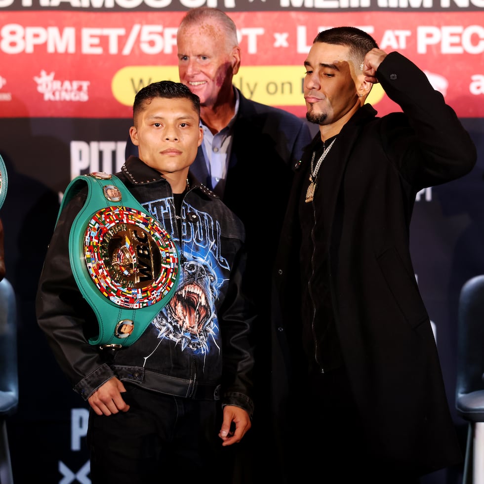 Isaac "Pitbull" Cruz (izquierda) y Néstor Bravo participaron de una conferencia de prensa.