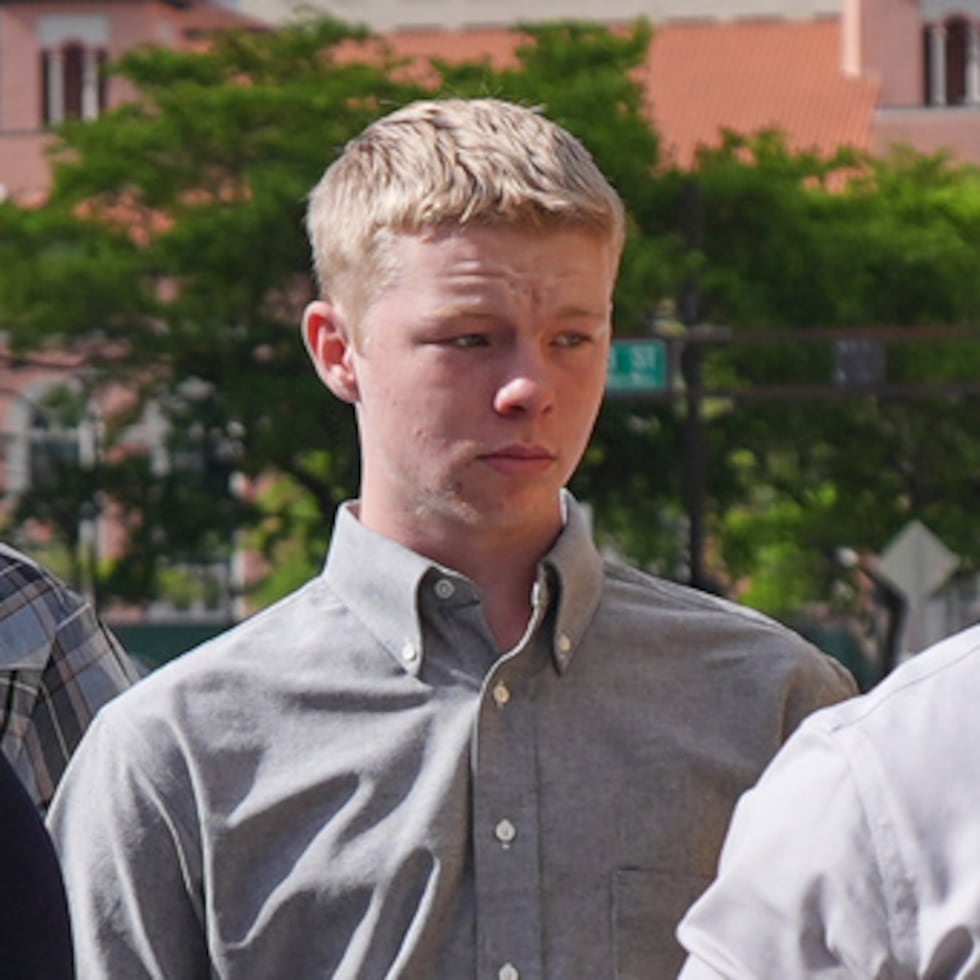 Timothy Hudson es acusado de agredir sexualmente y matar a su hermanastra de 18 años en un crucero de Carnival.