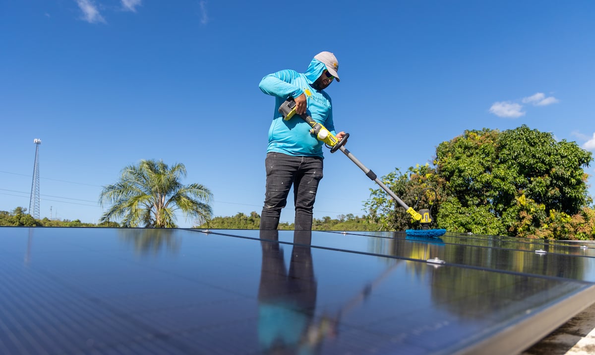 Clientes de LUMA, incluyendo usuarios solares, reportan alzas en facturas tras contadores inteligentes