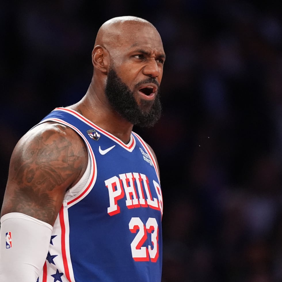 LeBron James estrena este año el uniforme de los 76ers de Filadelfia.