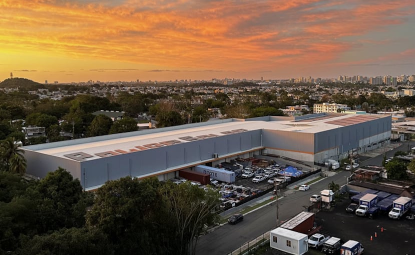 La instalación de Power Solar en Monacillos cuenta con más de 150,000 pies cuadrados de almacén e inventario.