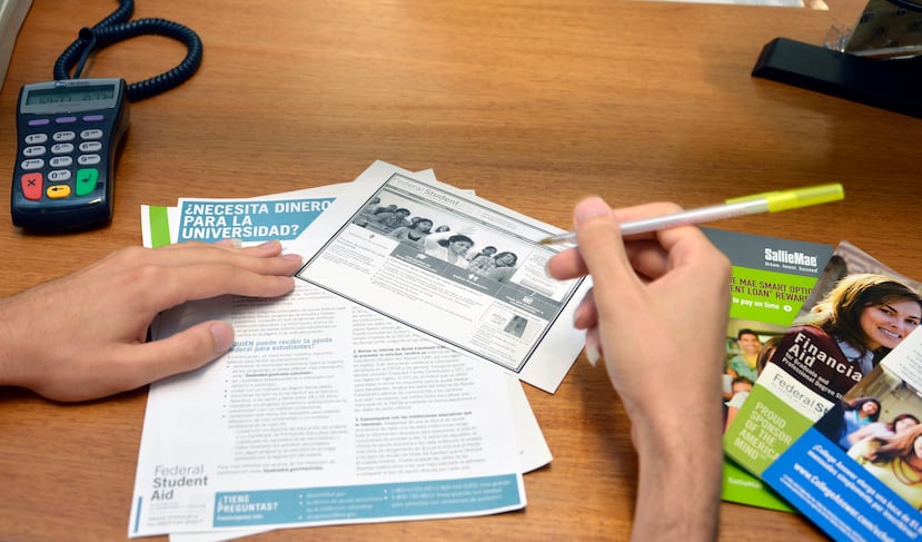 Los préstamos estudiantiles federales ayudan a costear la educación de miles de universitarios.