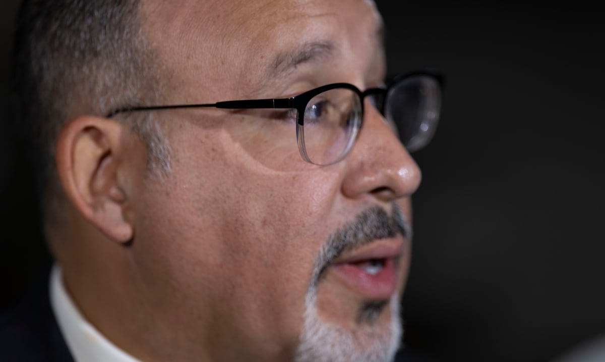 Miguel Cardona sobre los cambios en Educación federal: “Lo que está pasando es un desastre”