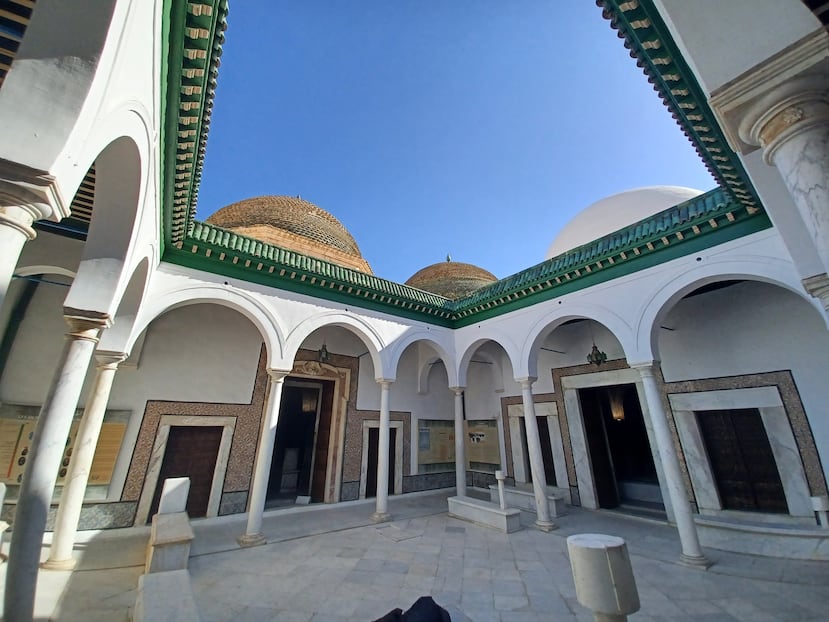 El mausoleo de Tournet El Bey, el mayor de Túnez, alberga los restos de los soberanos de la dinastía local husainita.