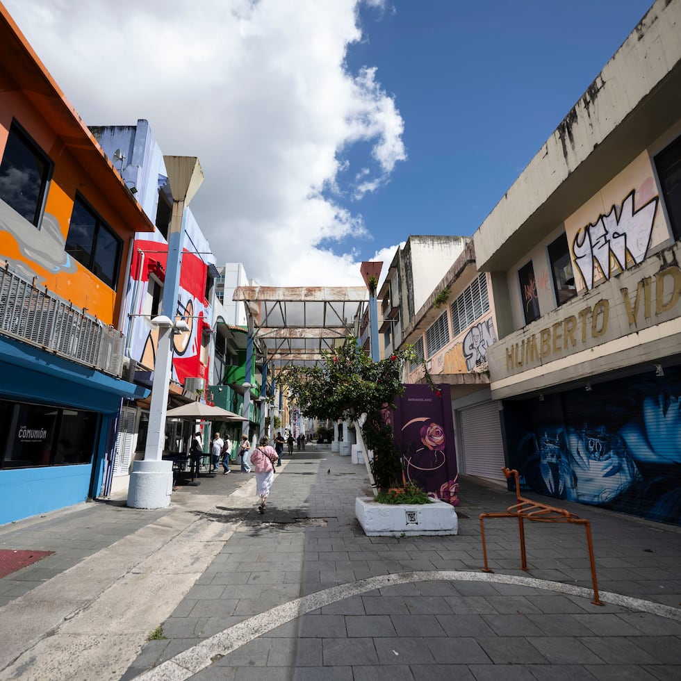 In Paseo de Diego, at least 10 properties have been acquired by entities linked to Laguna Capital, LLC., an investment fund in which Bad Bunny's manager, Noah Assad, participates.