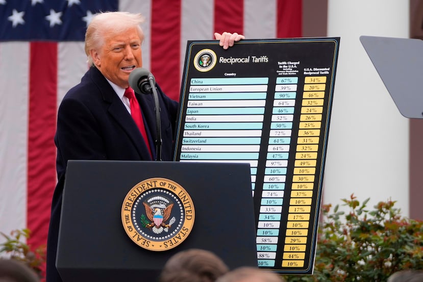 ARCHIVO - El presidente Donald Trump habla durante un evento para anunciar nuevos aranceles en el Jardín de las Rosas de la Casa Blanca el 2 de abril de 2025, en Washington. (Foto AP/Mark Schiefelbein, Archivo)