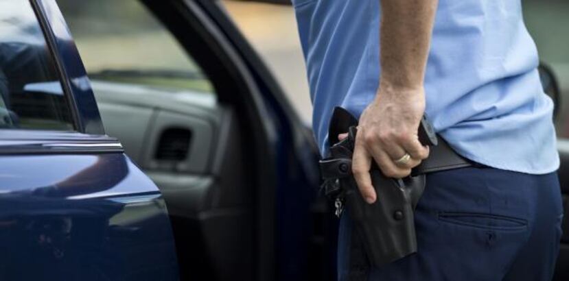 En el interior del vehículo que fue hurtado mediante “carjacking” el 2 de octubre en la urbanización Jardines de Country Club se ocuparon dos pistolas y dos rifles. (Archivo)