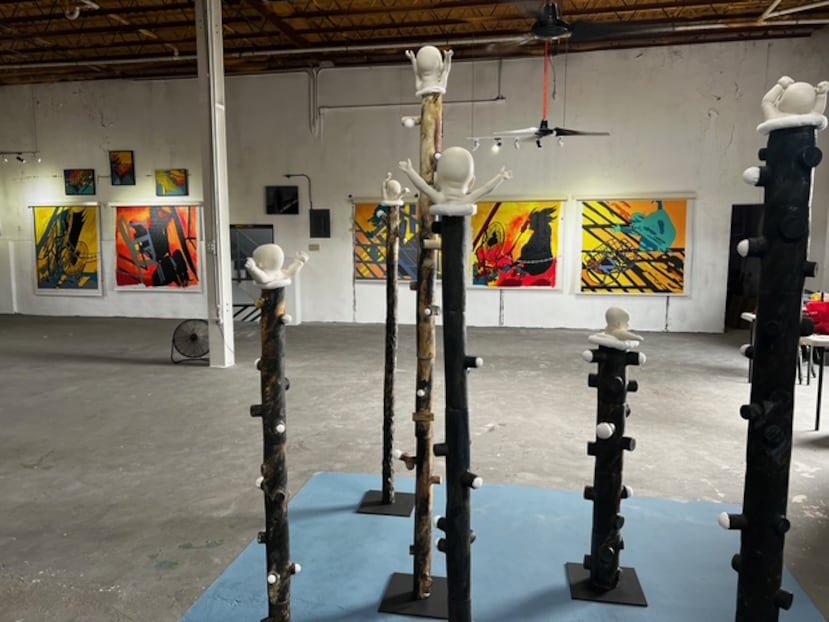 Las piezas de Olga Nexel Gómez dialogan con la materia de la tierra, ya que la ceramista presenta su serie “Coraza y pulso”.