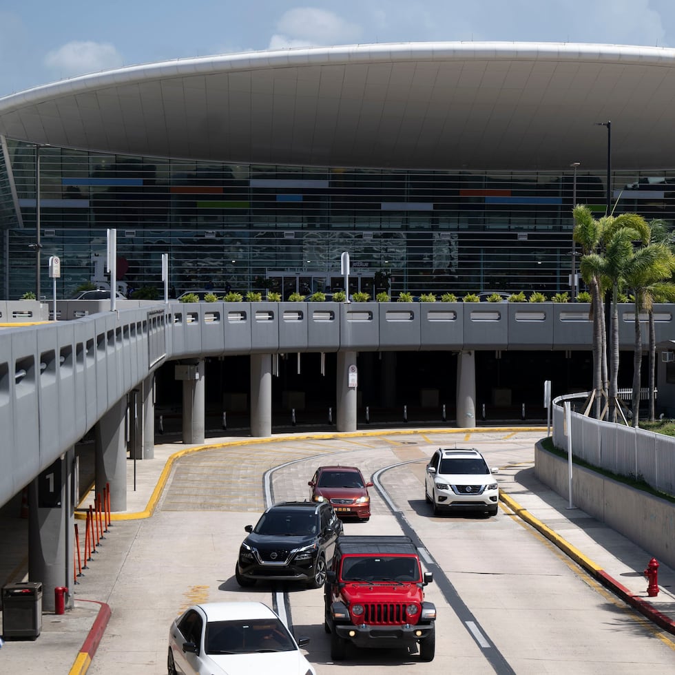The opening of a lounge in terminal B of the airport was what sparked the controversy between Aerostar and Airport Shoppes.
