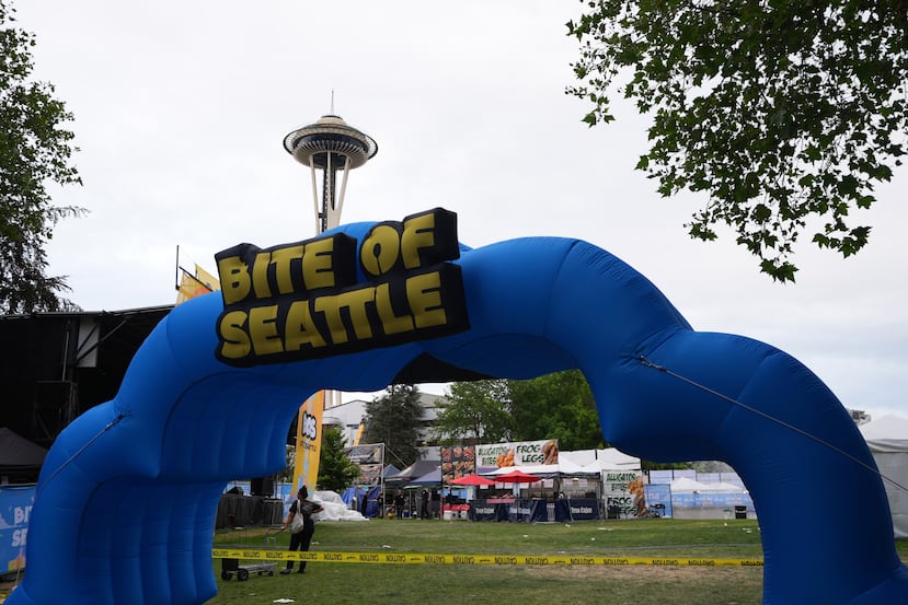 Se observa la entrada al festival gastronómico "Bite of Seattle" mientras la policía responde a un tiroteo en el Seattle Center durante el festival, el domingo 26 de julio de 2026, en Seattle, Washington. (Foto AP/Lindsey Wasson)