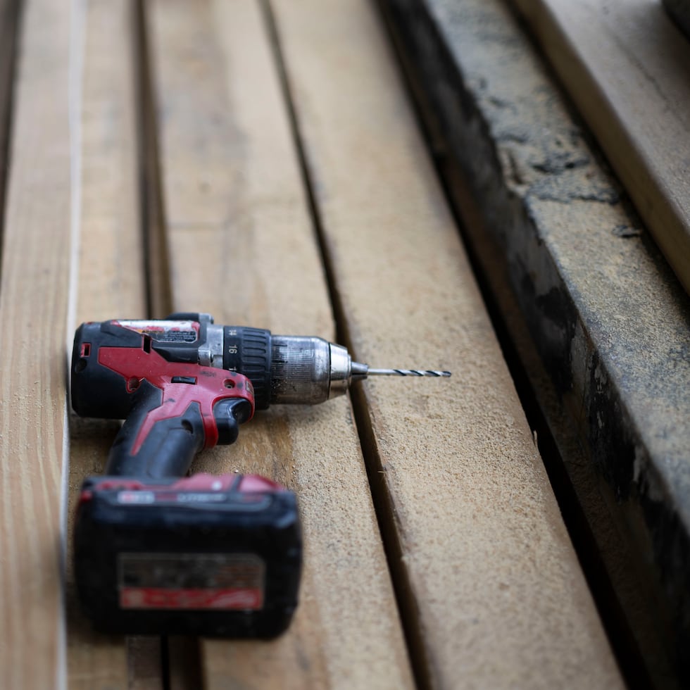 Antonio Luis Cruz Batista enfrenta cargos de maltrato a personas de edad avanzada, apropiación ilegal agravada y fraude en la ejecución de obras.