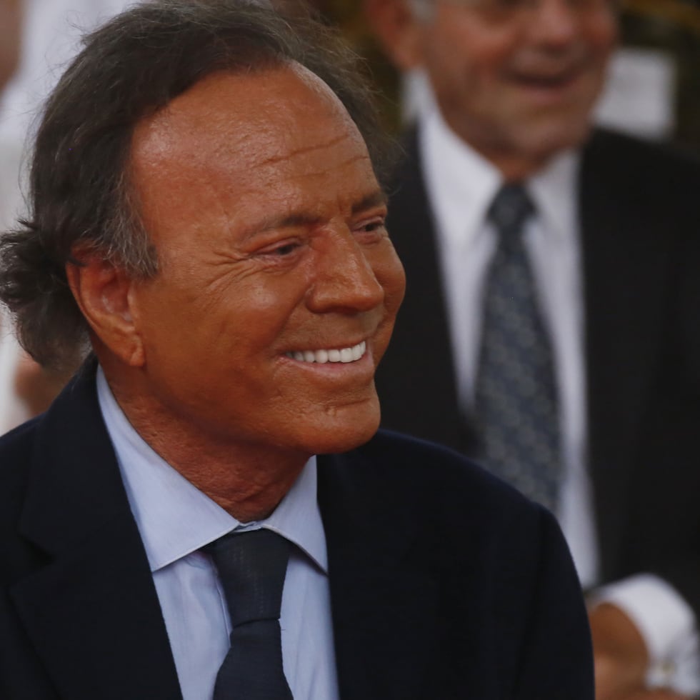 Julio Iglesias.