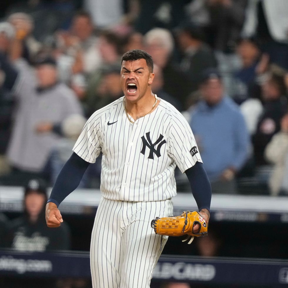 Fernando Cruz lanzó en 2025 con los Yankees.
